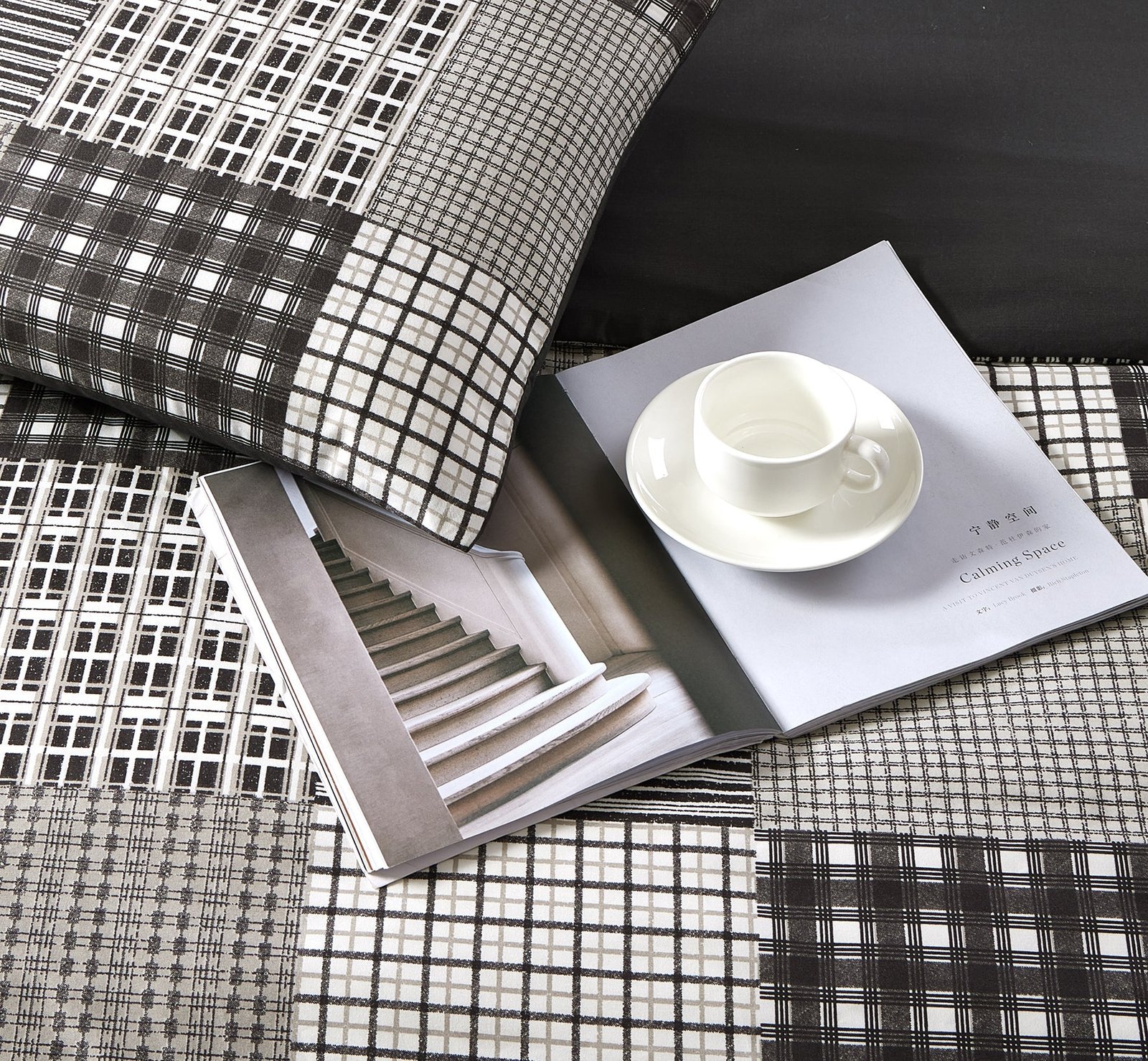 Breathable Microfibre Quilt Duvet Cover Set With Fitted Sheet - Image 28