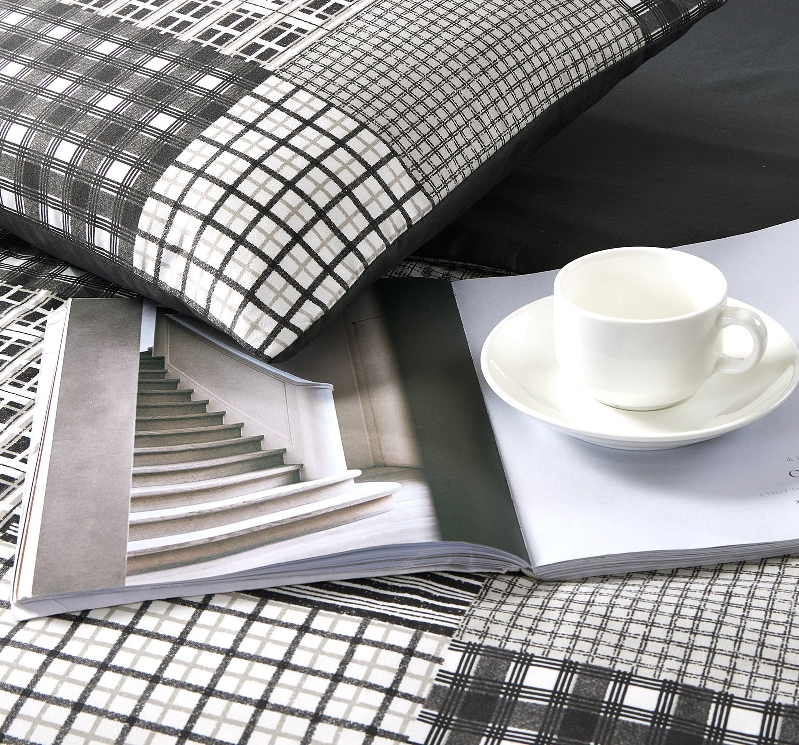 Breathable Microfibre Quilt Duvet Cover Set With Fitted Sheet - Image 23