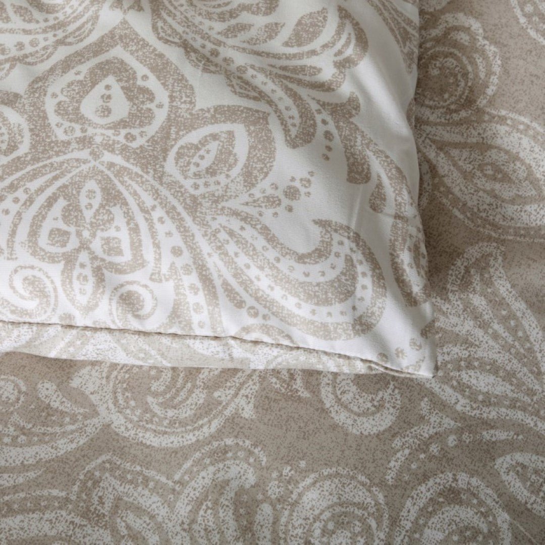 Breathable Microfibre Quilt Duvet Cover Set With Fitted Sheet - Image 36