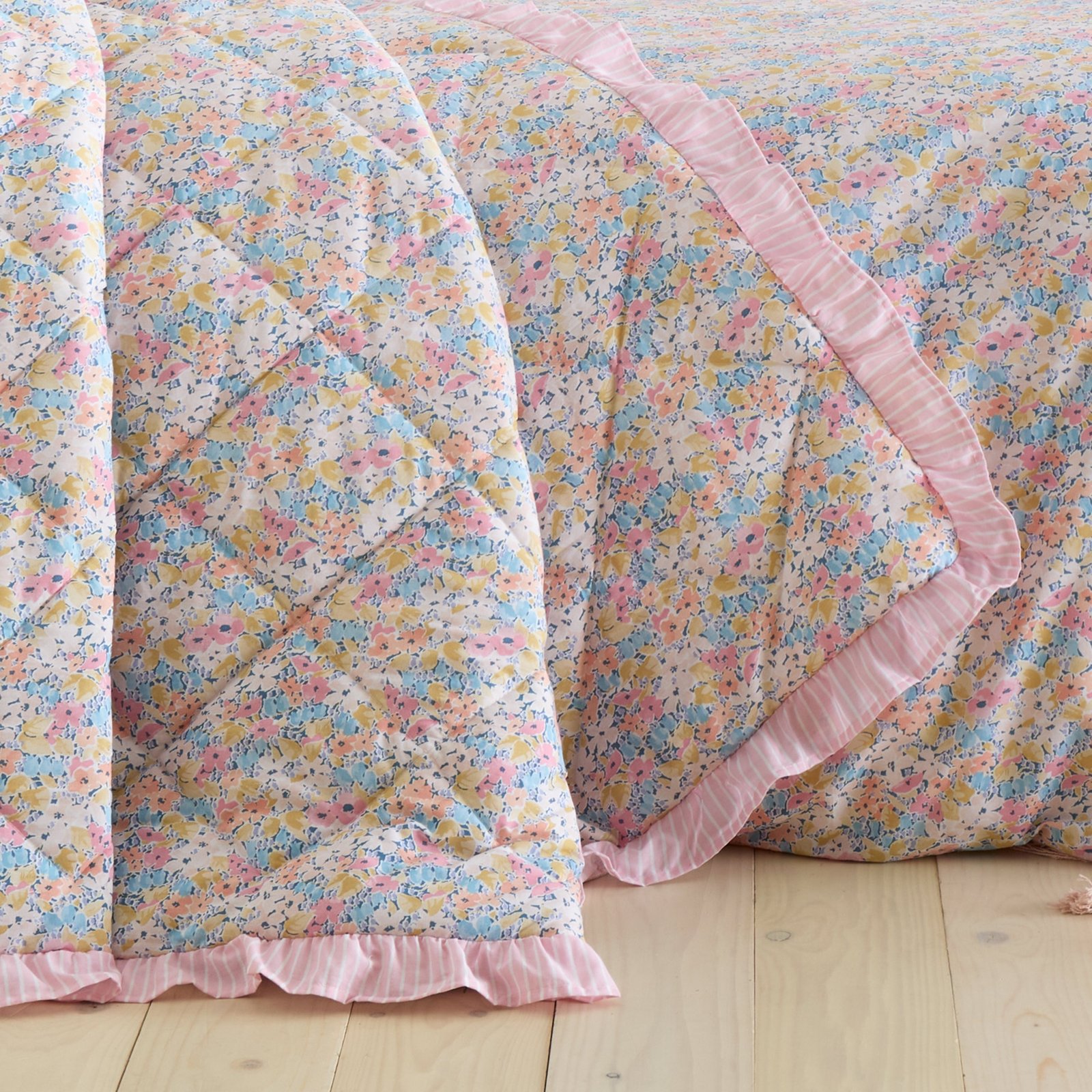 Catherine Lansfield Darcy Floral Reversible 220cm x 230cm Bedspread Set Pink - Image 2