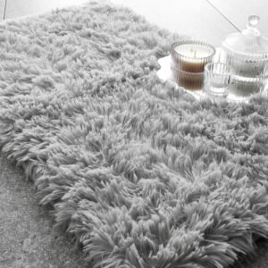 Catherine Lansfield Cuddly Bath Mat Silver