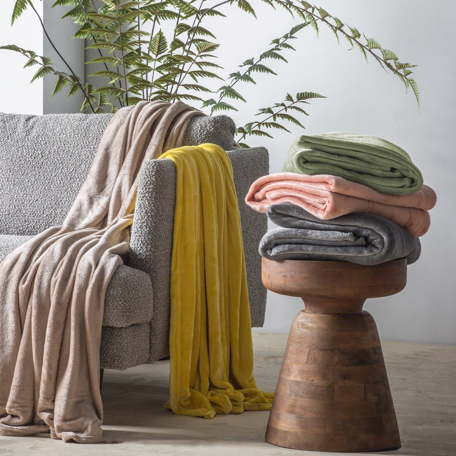 Rolled 140cm x 180cm Flannel Fleece Throw Green - Image 2