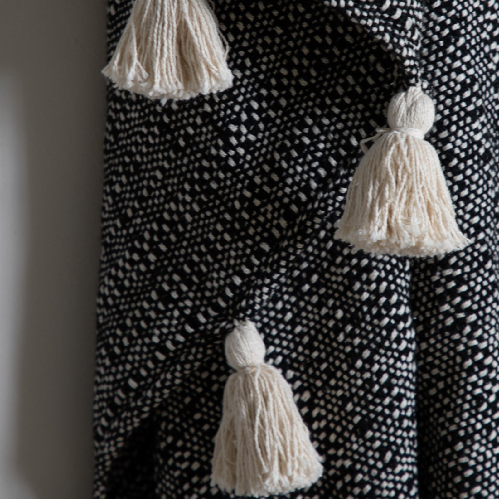 Woven Tassels Throw 130cm x 170cm Black - Image 3