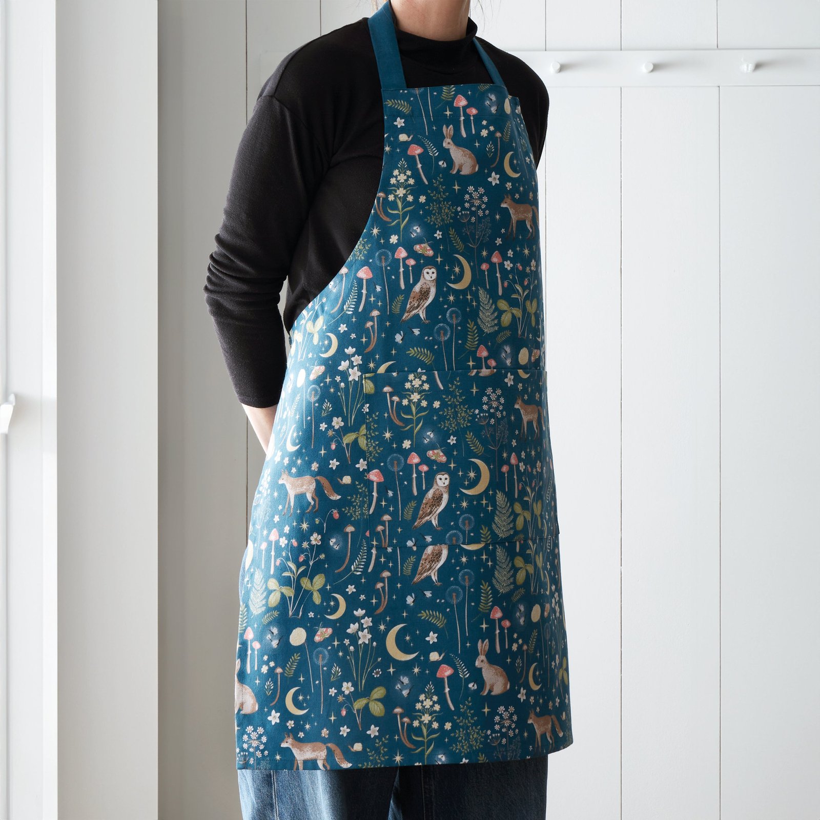 Catherine Lansfield Enchanted Twilight Apron Navy - Image 2