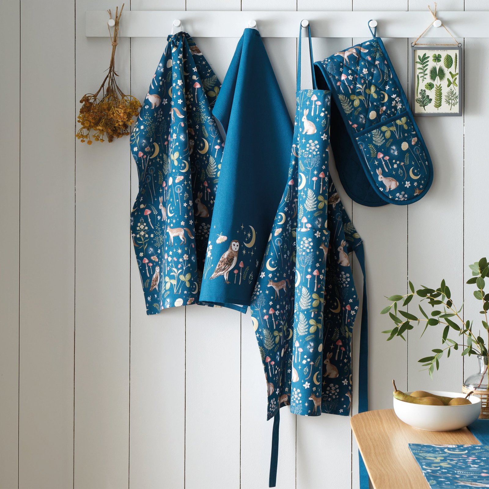 Catherine Lansfield Enchanted Twilight Apron Navy - Image 3