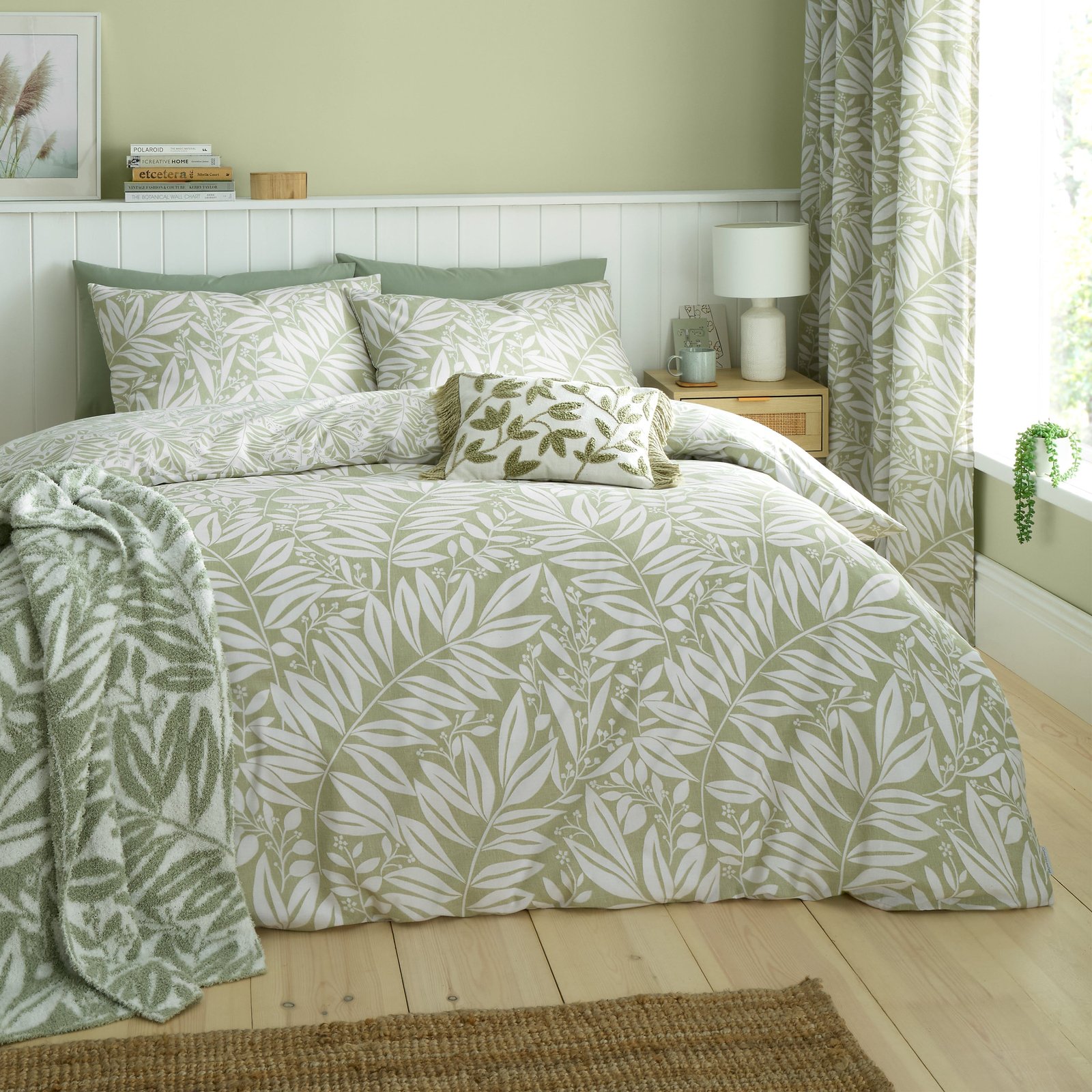 Catherine Lansfield Sorrel Leaf Reversible Duvet Cover Bedding Set Green