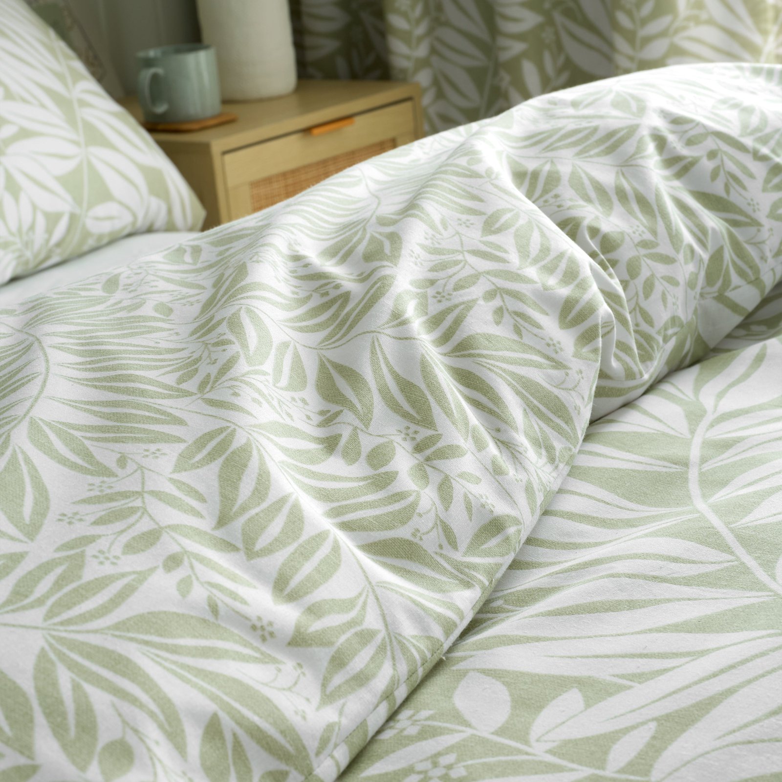 Catherine Lansfield Sorrel Leaf Reversible Duvet Cover Bedding Set Green - Image 4