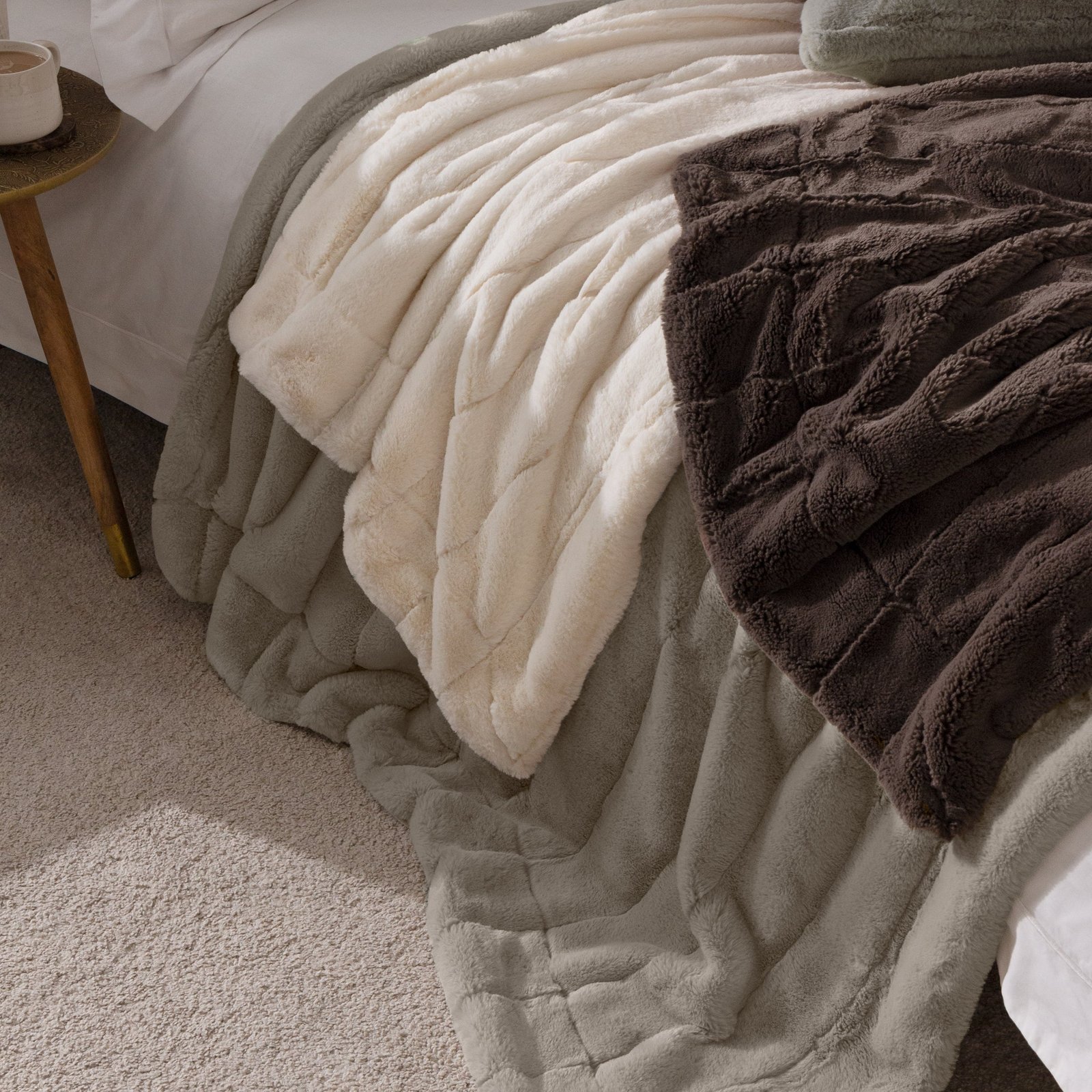 Paoletti Empress Faux Fur 130cm x 180cm Throw Cream - Image 5