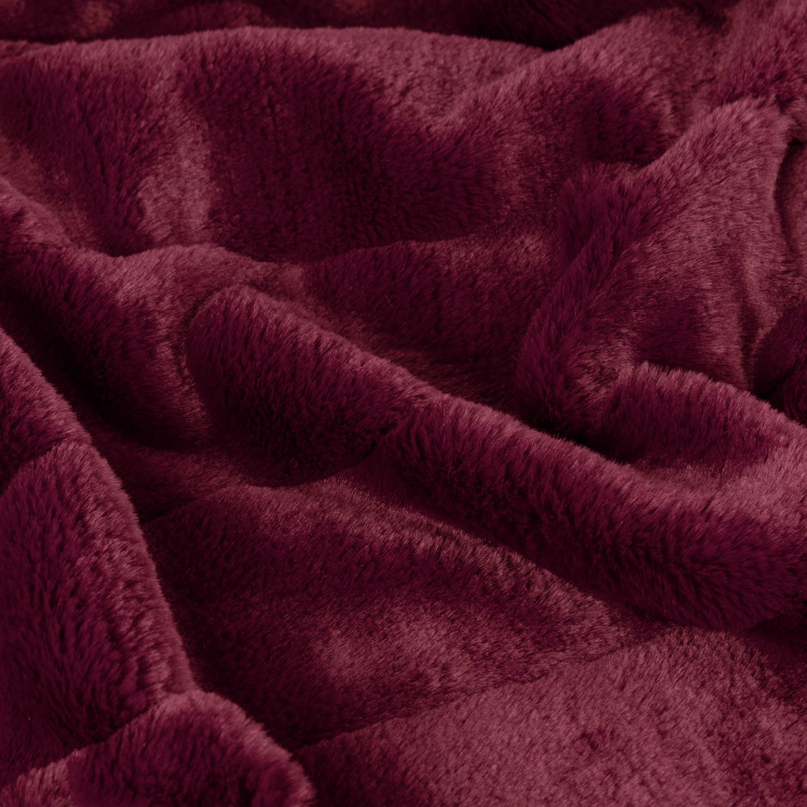 Paoletti Empress Faux Fur 130cm x 180cm Throw Ruby - Image 5