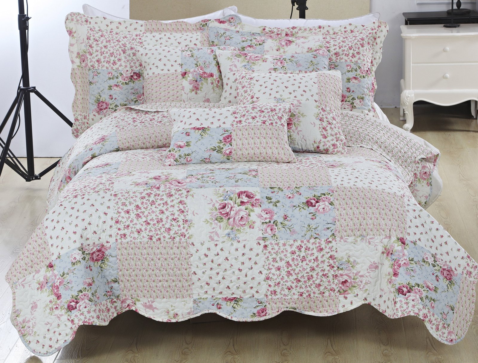Luxury Quilted Patchwork Embroidered Bedspread Comforter with Pillow Case - Image 44