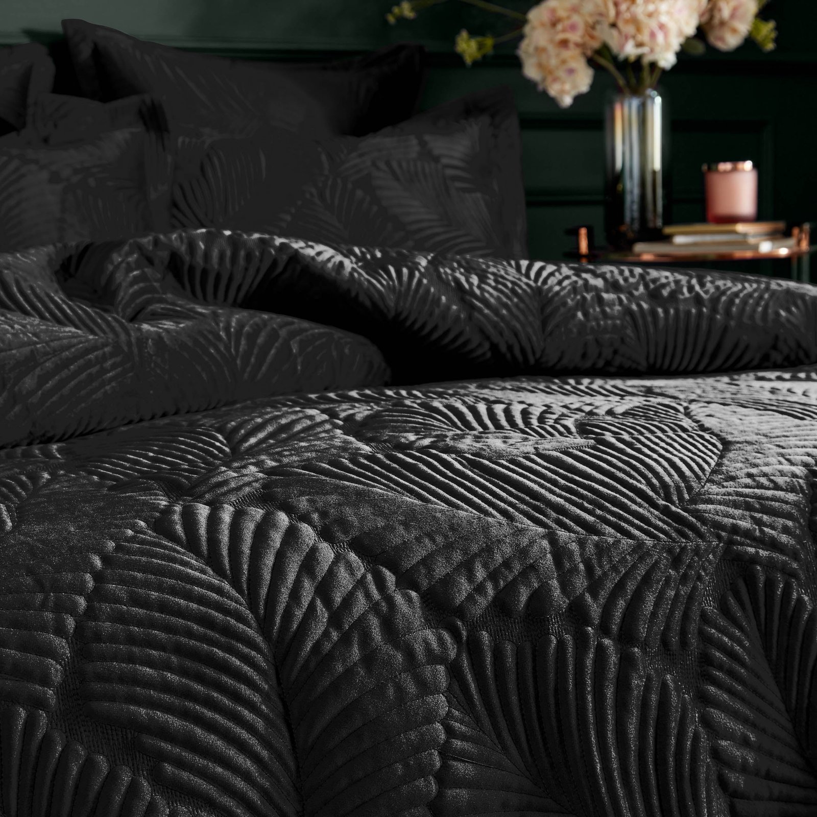 Palmeria Quilted Velvet Duvet Cover Bedding Set Black - Image 2