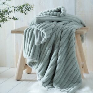 Appletree Morritz 130cm x 180cm Throw Green